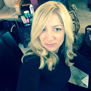 Meet your Posher, Debi
